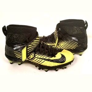 Nike skin lunarbeast mens size 9 cleats.    (S29E)